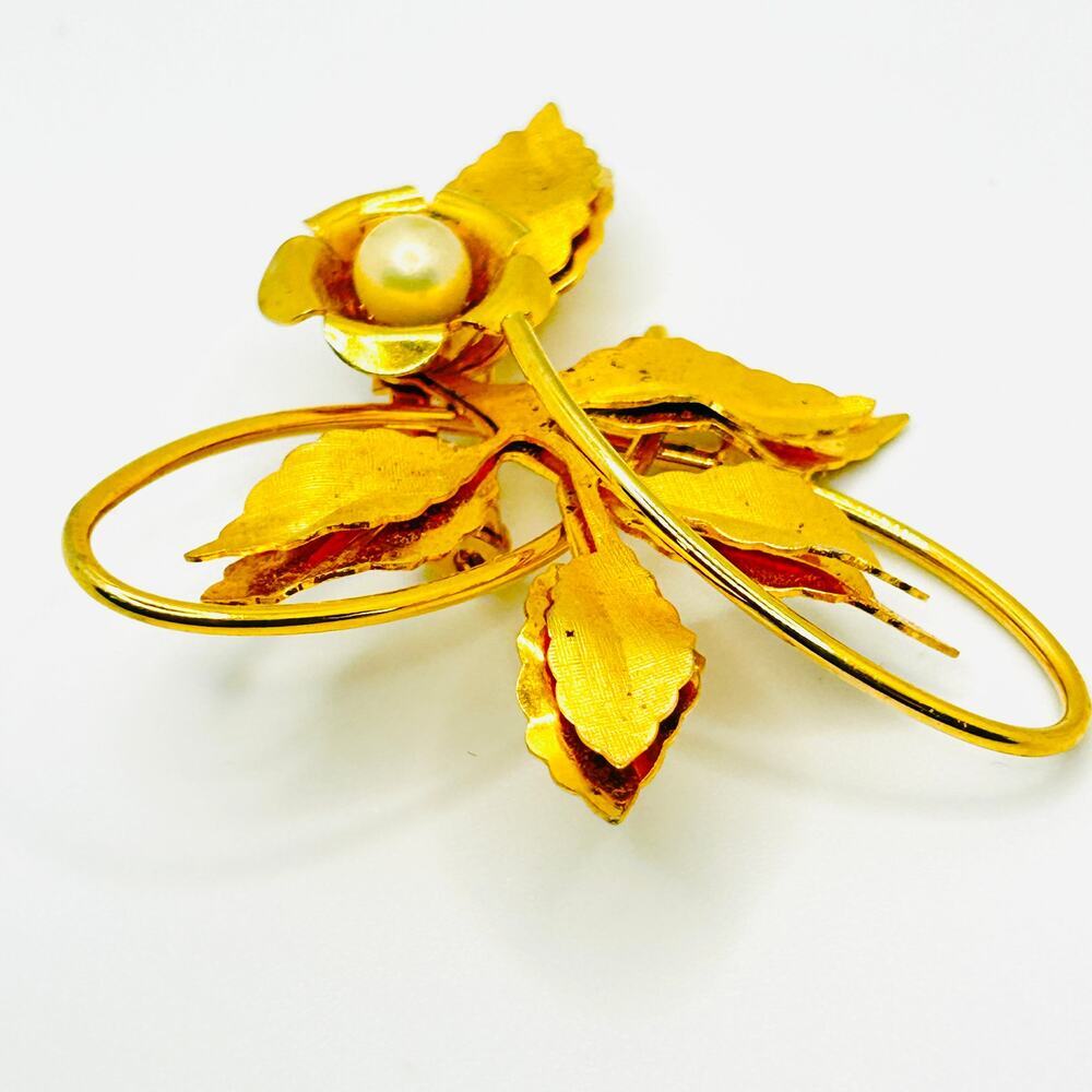 Vintage 50s/60s Gold Tone Textured Leaf Pearl Flower Brooch Pin